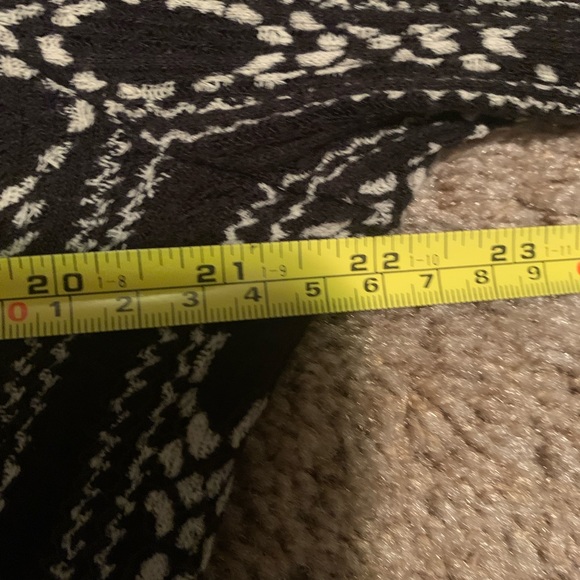 Lucky Brand Split Neck Crocheted Accent Black /White Top Size L Like New - Picture 9 of 11